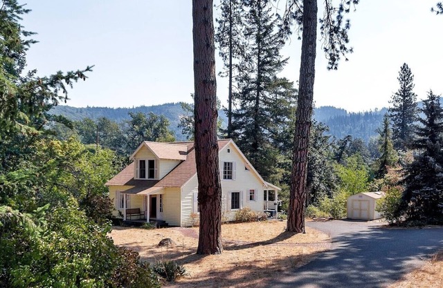 The Husum House - Columbia Gorge - White Salmon River