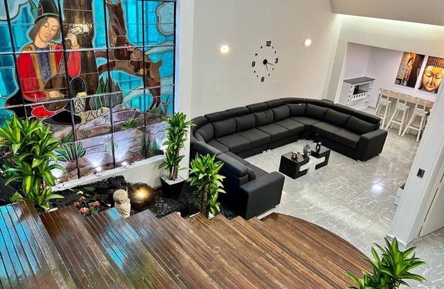 The Imperial 10 Bedroom Villa, Poblado Park , Indoor Pool & Jacuzzi