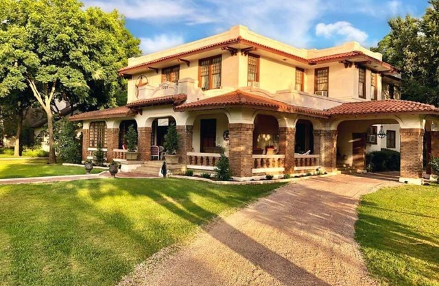 The Lancaster Manor Bed and Breakfast