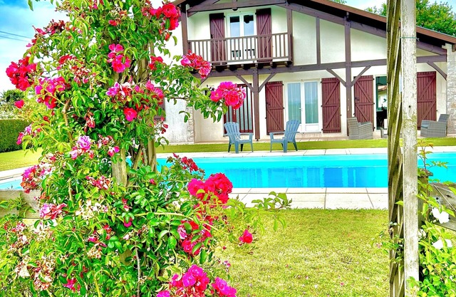 The Landaise villa with heated pool