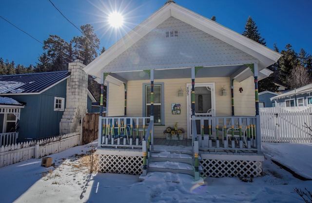 The Lilac Cottage is a charming 2-bedroom house in Cloudcroft with fenced yard!