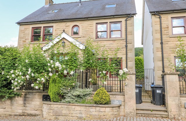 THE LILLIES, family friendly, with a garden in Bakewell