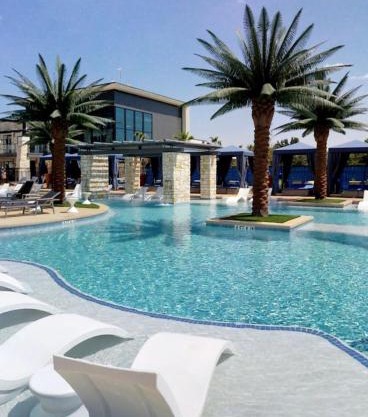 The Link & Lounge, Close to Everything