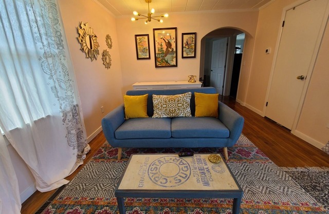 The Little House/Stylish & Cozy ~ 2 mi from Mayo Clinic