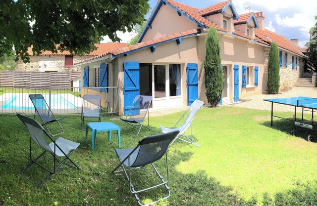 The longère de Mayrinhac with its private swimming pool