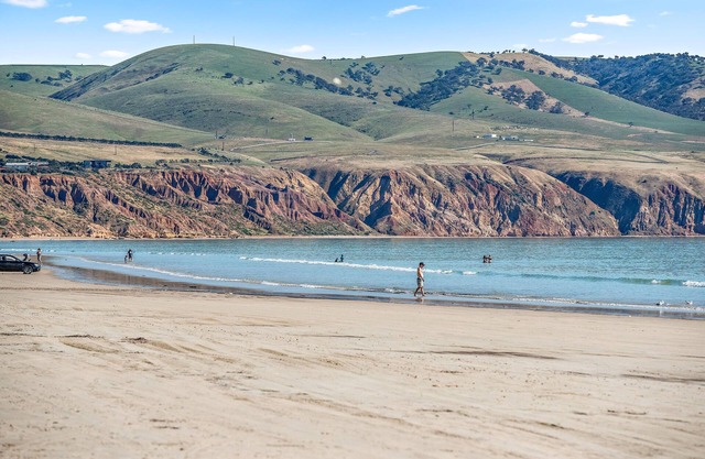 The LoveShack ~ Silver Sands - Family Entertainer Surrounded by Sea, Scrub & Hills
