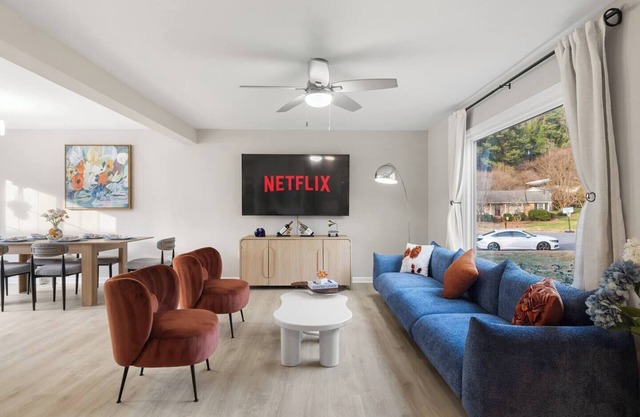 The Luxe Lounge:14 guests with fire pit & multi games table.