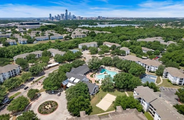 The Magenta - Bold Design + Prime Location + Sleeps 12 + Amenities