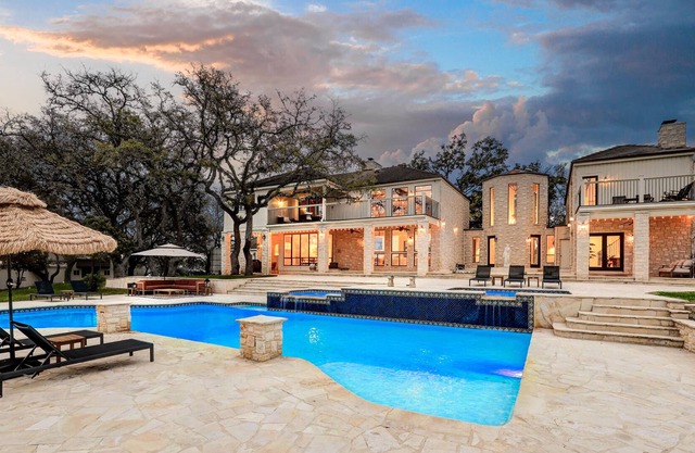 The Majestic Oak! A Luxury Resort Style Estate!