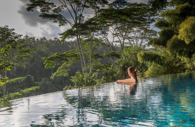 THE MANIPURA LUXURY ESTATE & SPA 1000sqm Living Area, 20m Infinity Pool!
