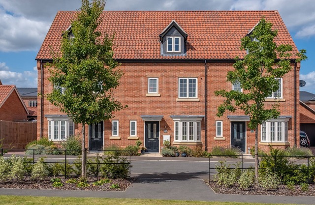 The Middle House - Fabulous modern terrace house, 3 bedrooms, garden, parking