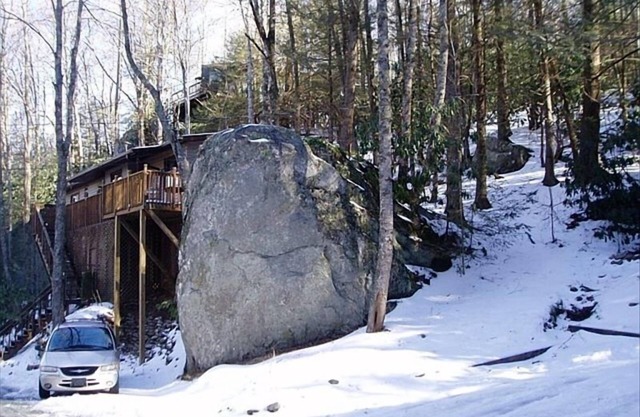 THE MOUNTAINS ARE CALLING you all to Two Rock Treehouse a Cozy Mountain Cabin🧡