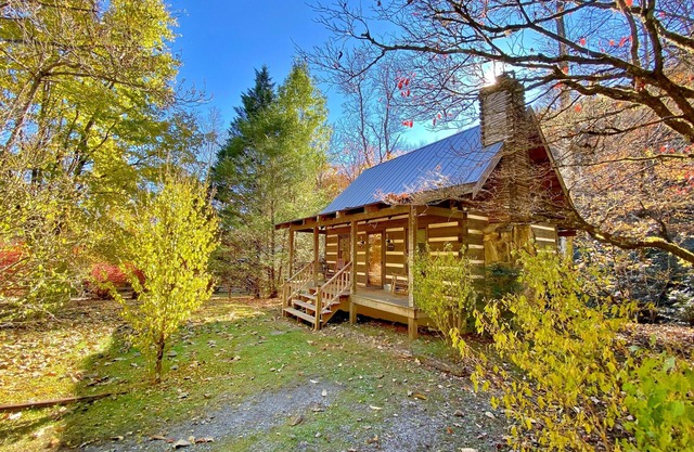 The Mountains are Calling! Visit Sassafras Rock | Turnstone Log Cabins