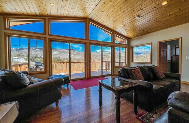 The Mountainview Escape | Luxury, Views & Hot Tub