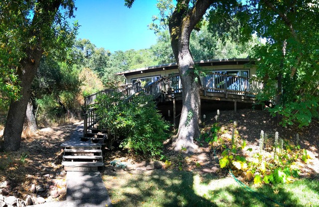 The Oak Haven! Private, Nature Retreat w/Hot Tub in Wine Country!