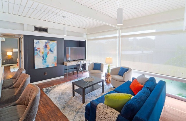 The Obsidian by Lodgewell - Precious Gem on South Congress