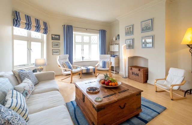 The Old Bakery - sleeps 6 guests in 3 bedrooms