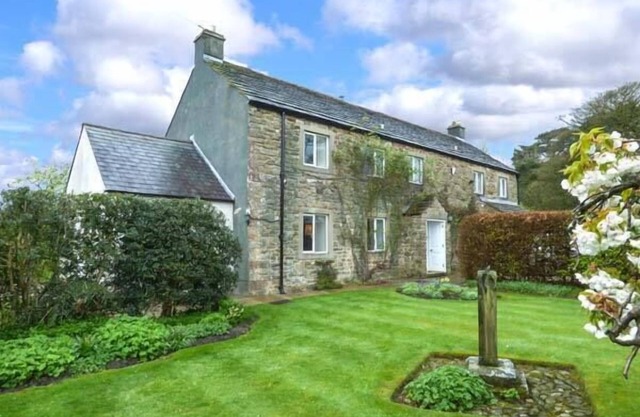 THE OLD FORGE, family friendly, with open fire in Bashall Eaves
