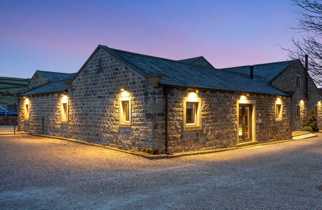 THE OLD SHIPPON, family friendly, luxury holiday cottage in Cowling