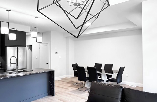 The Onyx Modern Stay by Cambridge Mill