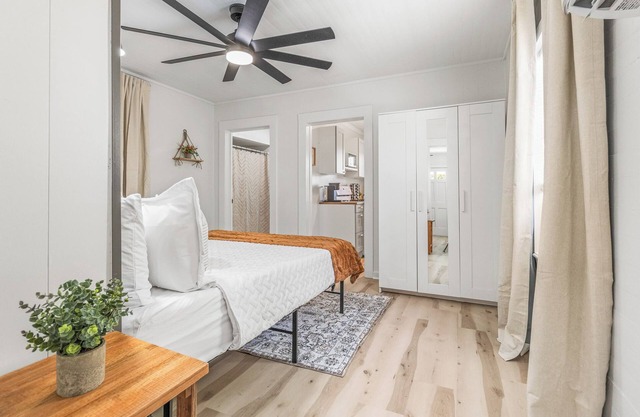 The P'Cola Sunrise. 1 bed 1 bath cottage