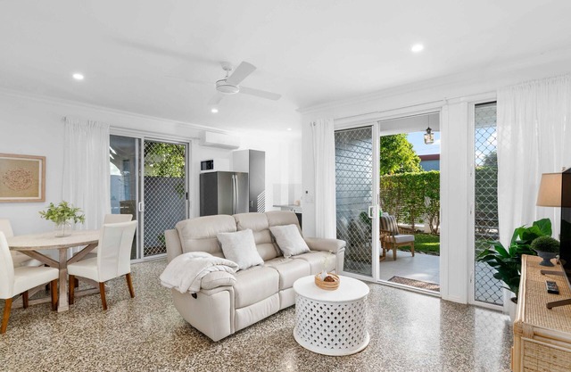 The Palm Home /secure courtyard & pet friendly