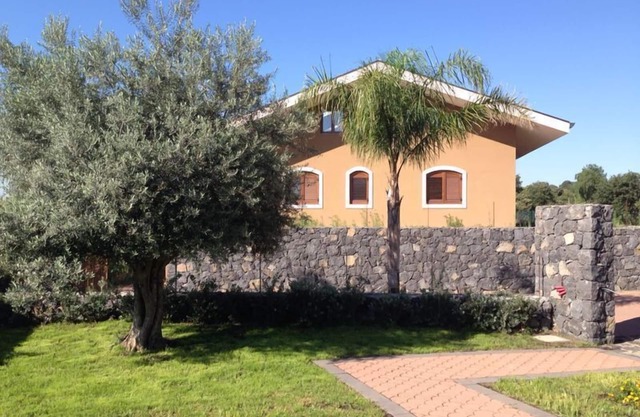The Park of Aci, Villa a few steps from Etna, Taormina, Acitrezza!