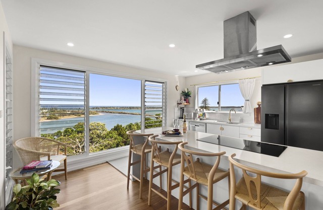 THE PENTHOUSE - Spectacular Ocean & Bay Views