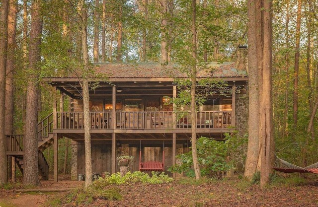 The Pines | Riverside Log Cabin on The Ocoee