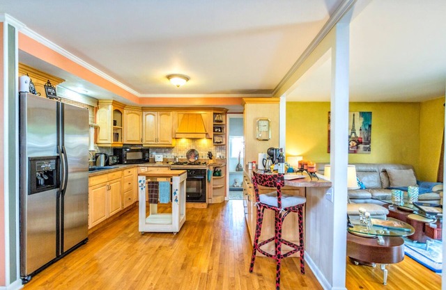 The Place Between The Lakes/4 BDR, 4 Beds. Non-Smoking Property Inside & Out.