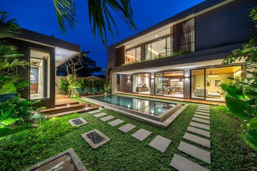The Plaza 4BR With Pool in Bali s Eat Street