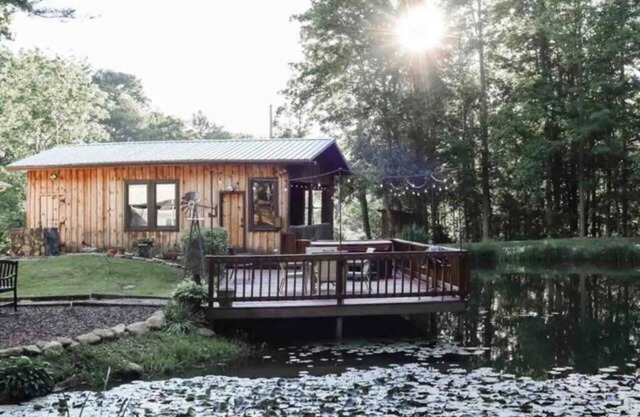 The Pond House - Separate Location-No Pets - Glamping Retro