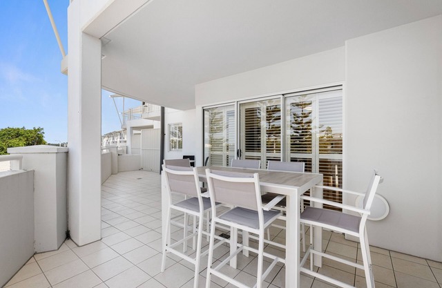 The Pool Resort Kingscliff - One Bed Spa Suite with Park View (1228)