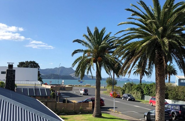 The Publican's, Whitianga. BEST LOCATION Beach and Town at your doorstep