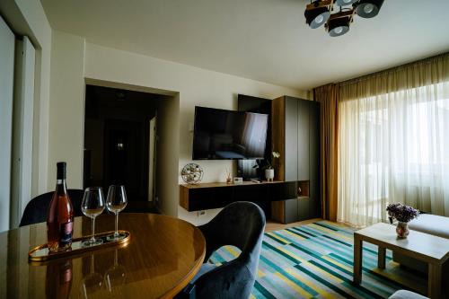 The QUARK Modern Designed 2BR Central Apartment
