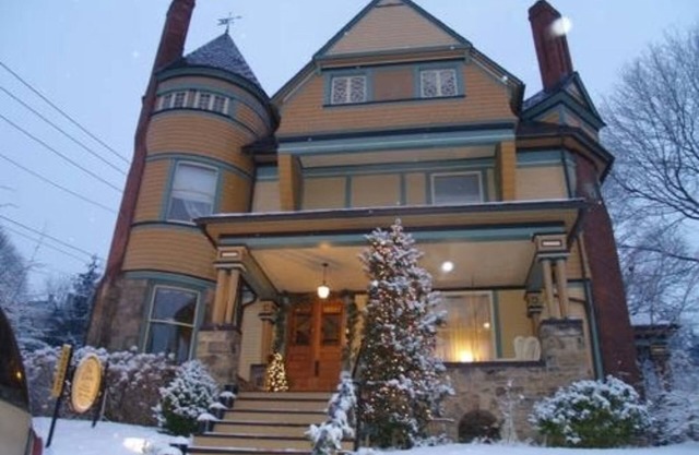 The Queen, A Victorian Bed & Breakfast