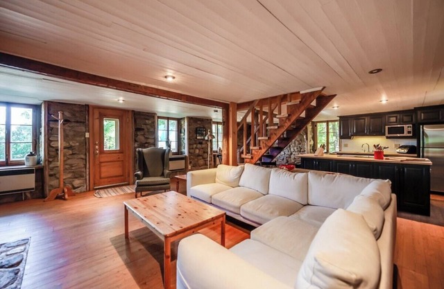 The Renaud House 1813 - 4 bedrooms for 12 people