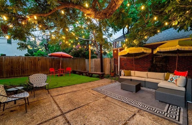 The Rendezvous | Spacious 8BR Austin Gem