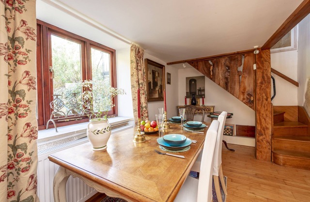 The Retreat - is a Cosy cotttage for couples looking to enjoy a relaxing break