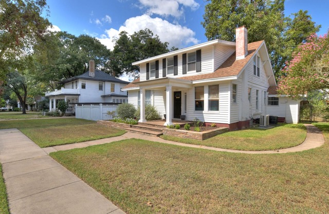 The Retreat on Mills Street-Downtown Smithville