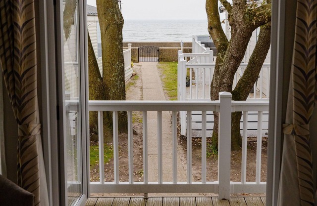 The Retreat, Sandhills Holiday Park by the beach in Mudeford
