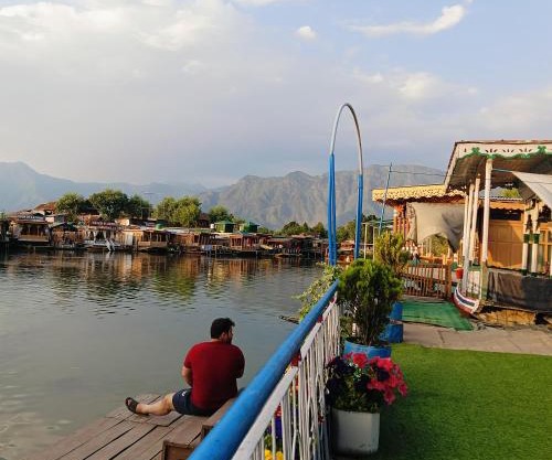 The Retreet Houseboat