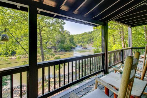 The River Rest Ellijay Cabin with Hot Tub!