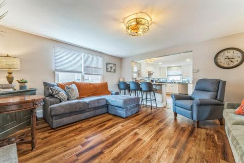 The Roost- Steps to beach & incredible water views