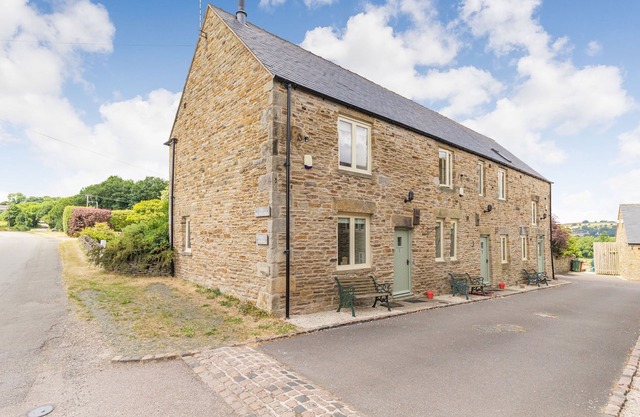THE RUMBLINGS 3, family friendly, character holiday cottage in Barlow