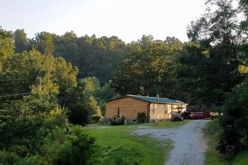 The Sandstone - A 3BR, 2BA Deluxe Log Cabin