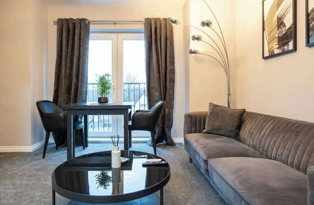 The SandyCroft Free Parking & Close To Airport
