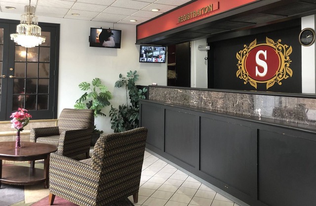 The Schenectady Inn & Suites