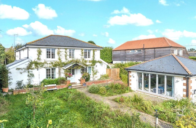 The Shed at The White House is a dog friendly annexe, nestled in the picturesque village of Hunston.