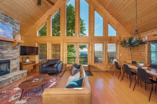 The Skybox Cabin Stunning Views HotTub Game Room